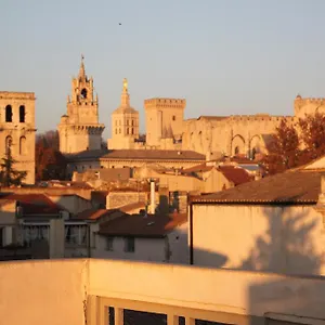 https://a-la-terrasse-davignon.aixenprovencehotels.org